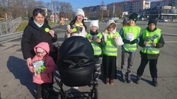 Долинские автоинспекторы совместно с отрядом ЮИД провели профилактическую акцию