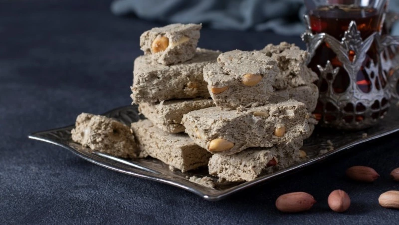 Этот вкус знаком с детства: рецепт домашней халвы, которую можно даже в пост  