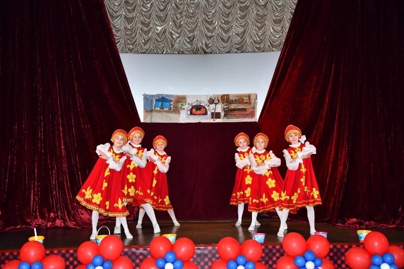 В Долинске отмечают Масленицу