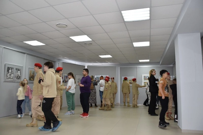 В Долинске открылась открылась выставка художников из Донецкой Народной Республики