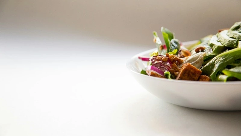 Салат «Рождественский венок» — он должен быть на вашем новогоднем столе 2025: легкий рецепт  