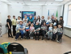 Долинцам, потерявшим близких в Спецоперации, вручили памятные буклеты 