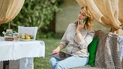 Сахалинцы всех возрастов постепенно отказываются от телефонных звонков