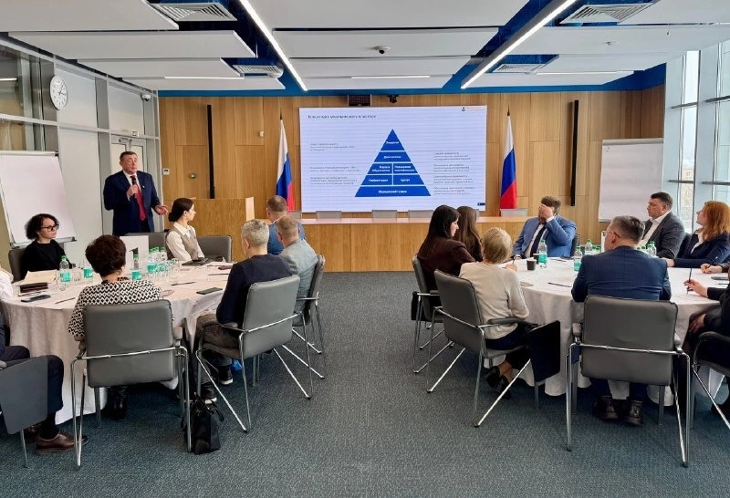 Долинские медики обсудили с губернатором преобразования в медицине