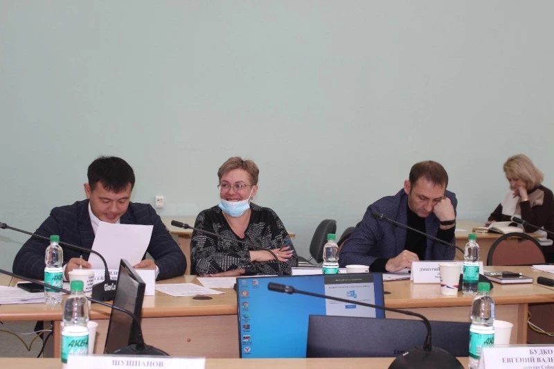 Собрание рассмотрело 13 вопросов на январской сессии