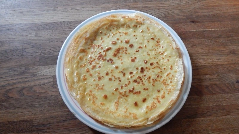 Простой рецепт дрожжевых блинов на Масленицу: день второй          