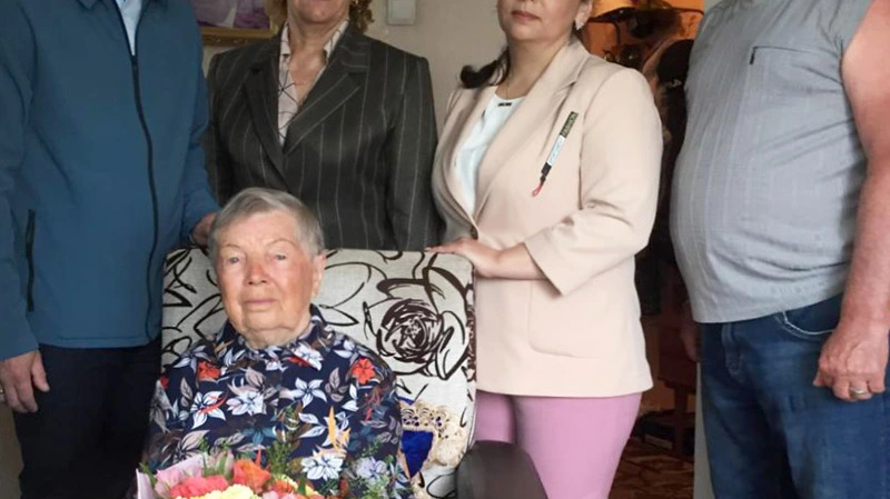 Почетный житель Долинска Бронислава Маркина отметила 90-летний юбилей