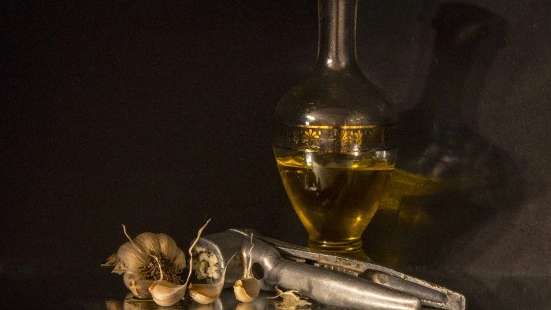 Почувствуете облегчение с первых дней: рецепт полезного масла от болей в суставах