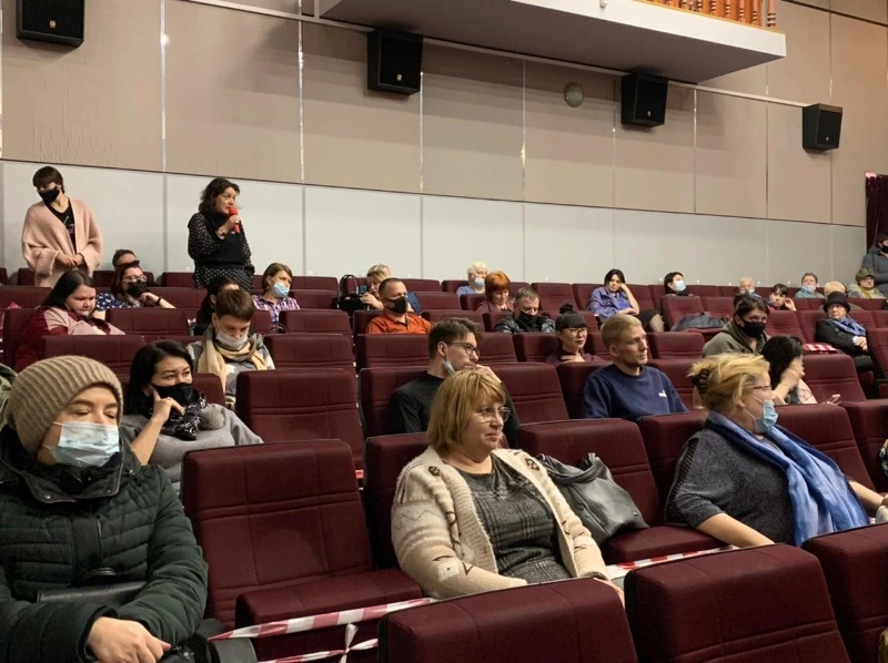 Встреча мэра Александра Тугарева с населением Долинска началась с положительных оценок