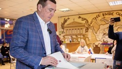 Губернатор Сахалинской области проголосовал на выборах президента РФ