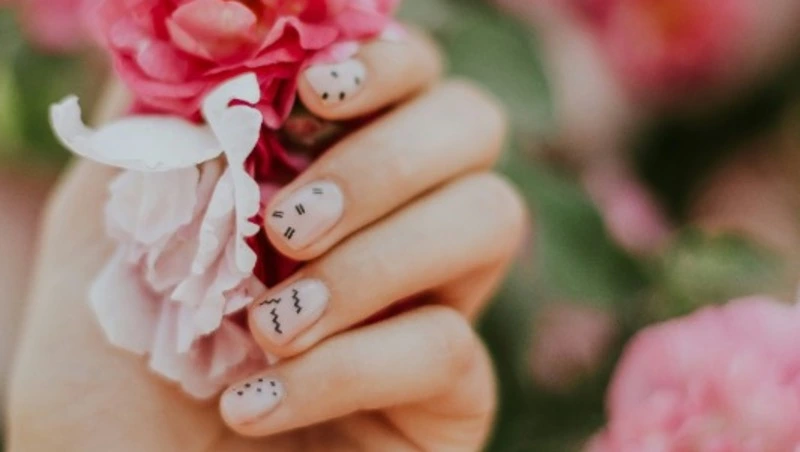 Чтобы ногти сияли: лунный календарь маникюра на апрель 2025 года