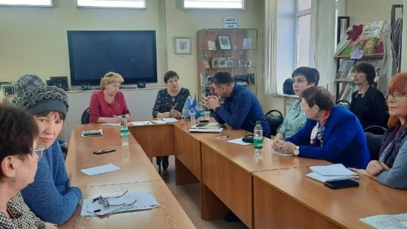 "Единая Россия" провела круглые столы в селах Долинского района