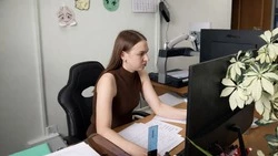 Кадровый центр Долинского района успешно трудоустраивает молодежь