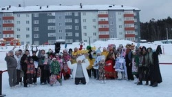 На «умной» спортивной площадке Долинска прошёл третий районный конкурс на коньках «Ледовый карнавал»