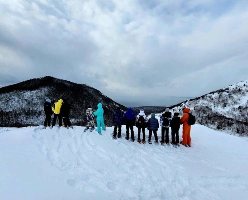 Экскурсионные туры на снегоступах стали популярны на Сахалине