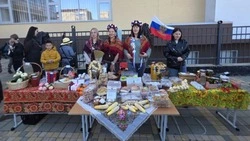 В школе № 1 Долинска прошла ярмарка «Единство в красках осени»