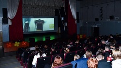 В ККЗ «Россия» Долинска состоялся закрытый показ фильма «Свои среди чужих»