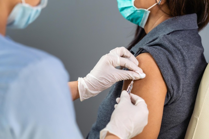 В Долинском районе продолжается вакцинация от гриппа
