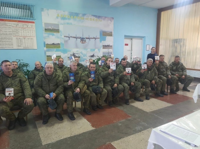 Сотрудники Госавтоинспекции посетили воинскую часть села Сокол с лекцией 