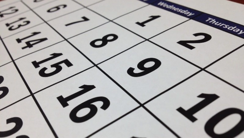 Лунный календарь окрашивания волос на сентябрь-2024: благоприятные дни для преображения