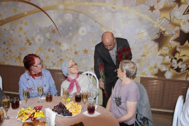 В преддверии Международного женского дня в ККЗ «Россия» прошло праздничное мероприятие