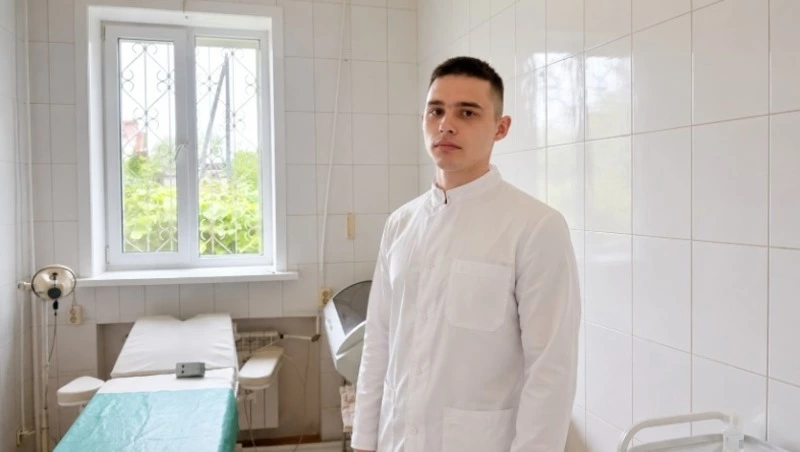 Выпускник медколледжа из Долинска получил первую работу с помощью Кадрового центра