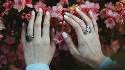 Лунный календарь маникюра на август 2024: благоприятные дни 