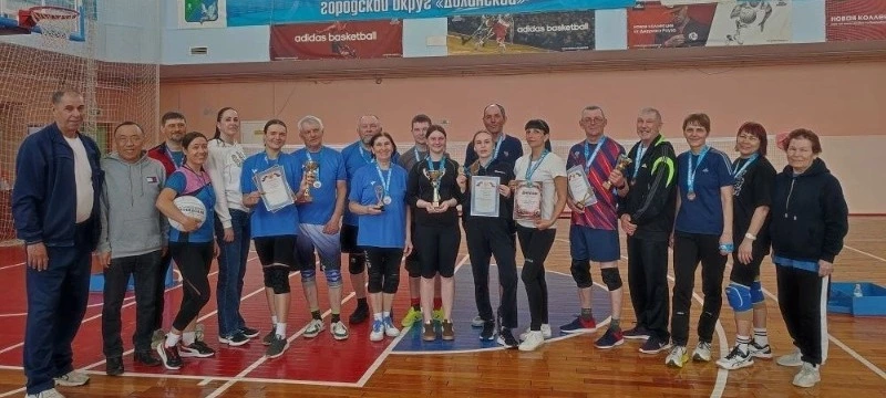 В Долинске прошёл турнир по мини-волейболу на Кубок мэра