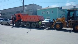 В Долинском районе продолжается ямочный ремонт автодорог общего пользования местного значения