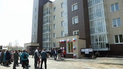 Более 40 семей получили ключи от новых квартир в Долинске  