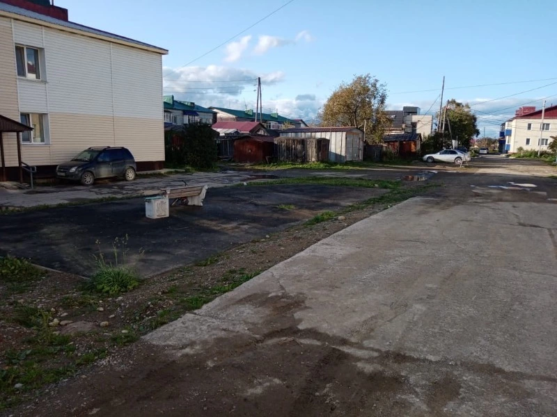 В Долинском районе приводят в порядок дворы