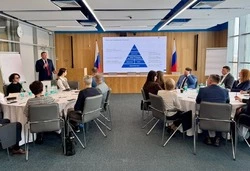 Долинские медики обсудили с губернатором преобразования в медицине 