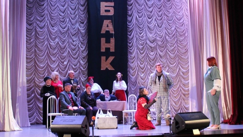 В долинском ЦДК прошла премьера спектакля "Громко не разговаривать, руками не трогать"