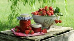 Каждое лето готовим клубничный джем только по этому рецепту: понадобится 3 ингредиента 