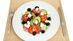 Этот салат — витаминная бомба: легкий рецепт греческого салата 