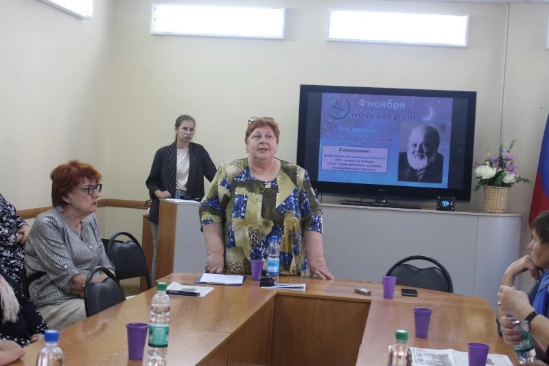 Ночь искусств в долинской библиотеке посвятили Евгению Лебкову