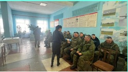 Сотрудники Госавтоинспекторы Долинского района провели беседы с военнослужащими села Сокол