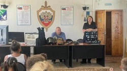 Сотрудники полиции провели экскурсию в отделе ОМВД для детей пришкольного лагеря 